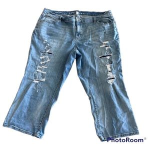 Boutique Plus Size Skinny Crop Distressed Capri Jeans